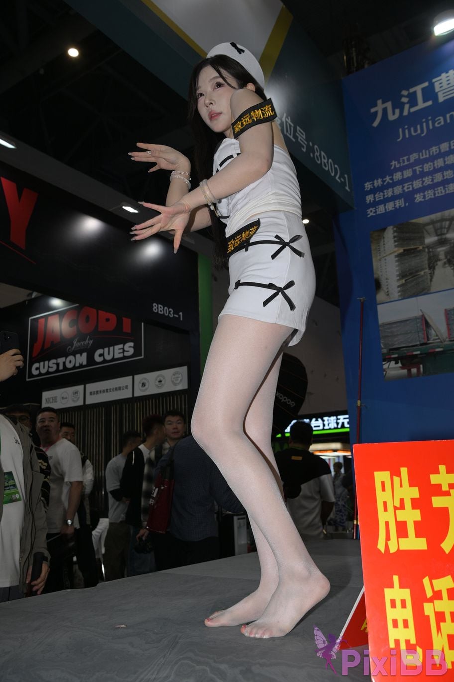 Featured Street Photography Works No.5655 Cute girl with white silk stockings PixiBB.COM 114