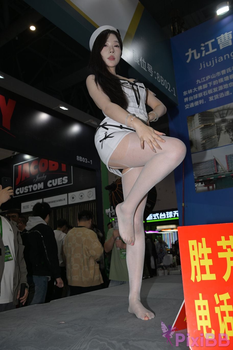 Featured Street Photography Works No.5655 Cute girl with white silk stockings PixiBB.COM 120