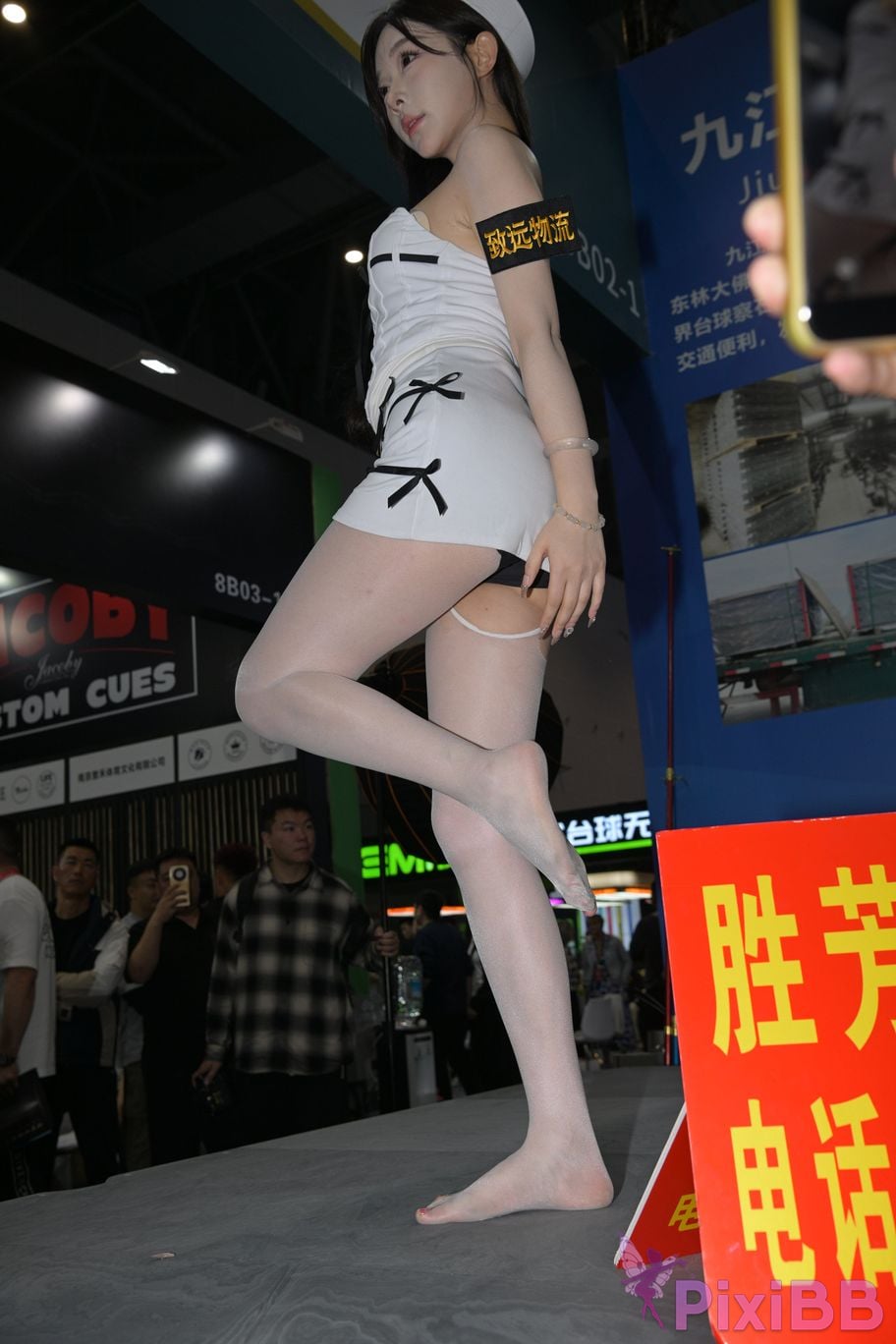 Featured Street Photography Works No.5655 Cute girl with white silk stockings PixiBB.COM 125
