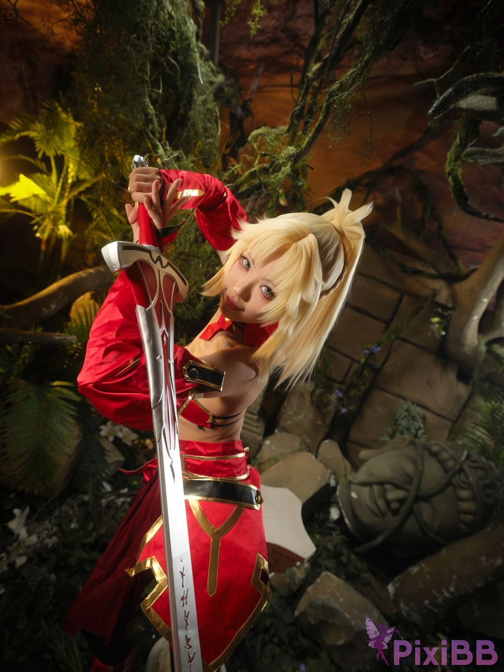 Cosplayer Huli raccoon Mordred PixiBB.COM 002