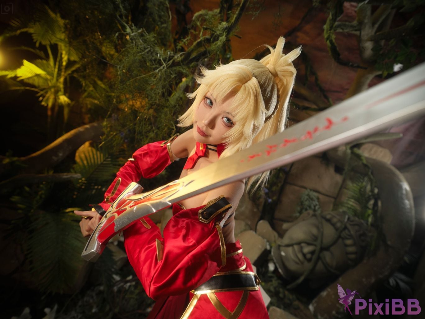 Cosplayer Huli raccoon Mordred PixiBB.COM 003