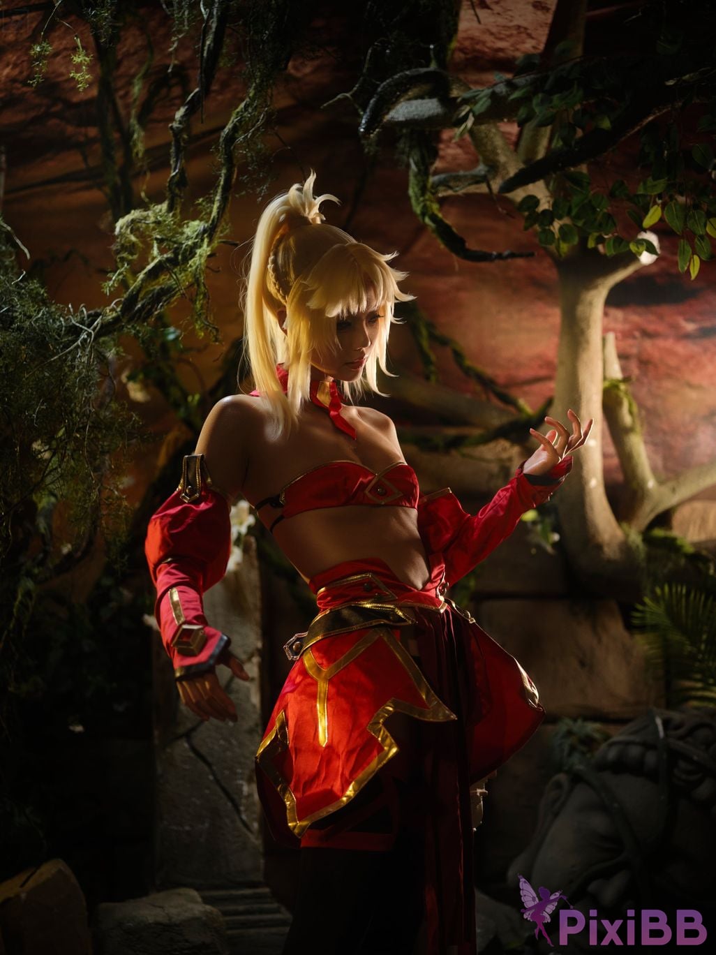 Cosplayer Huli raccoon Mordred PixiBB.COM 017