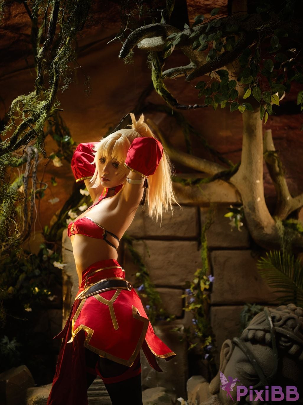 Cosplayer Huli raccoon Mordred PixiBB.COM 030