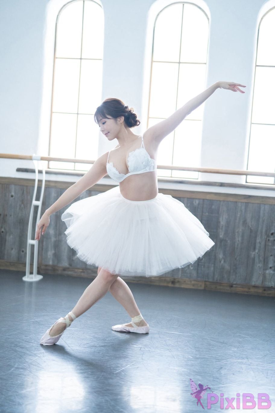Japanese Idol Natsuki Kawamura classical ballet in a swimsuit Yanmaga digital photo book PixiBB.COM 013