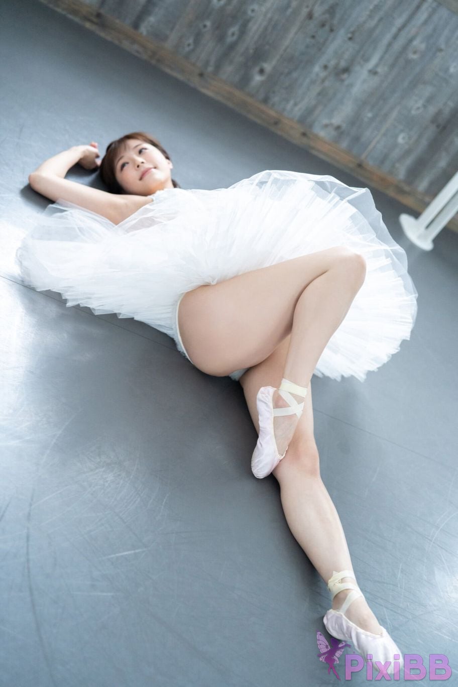 Japanese Idol Natsuki Kawamura classical ballet in a swimsuit Yanmaga digital photo book PixiBB.COM 015
