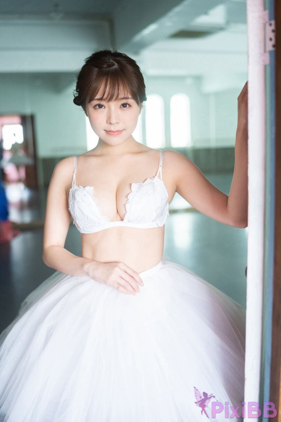 Japanese Idol Natsuki Kawamura classical ballet in a swimsuit Yanmaga digital photo book PixiBB.COM 017