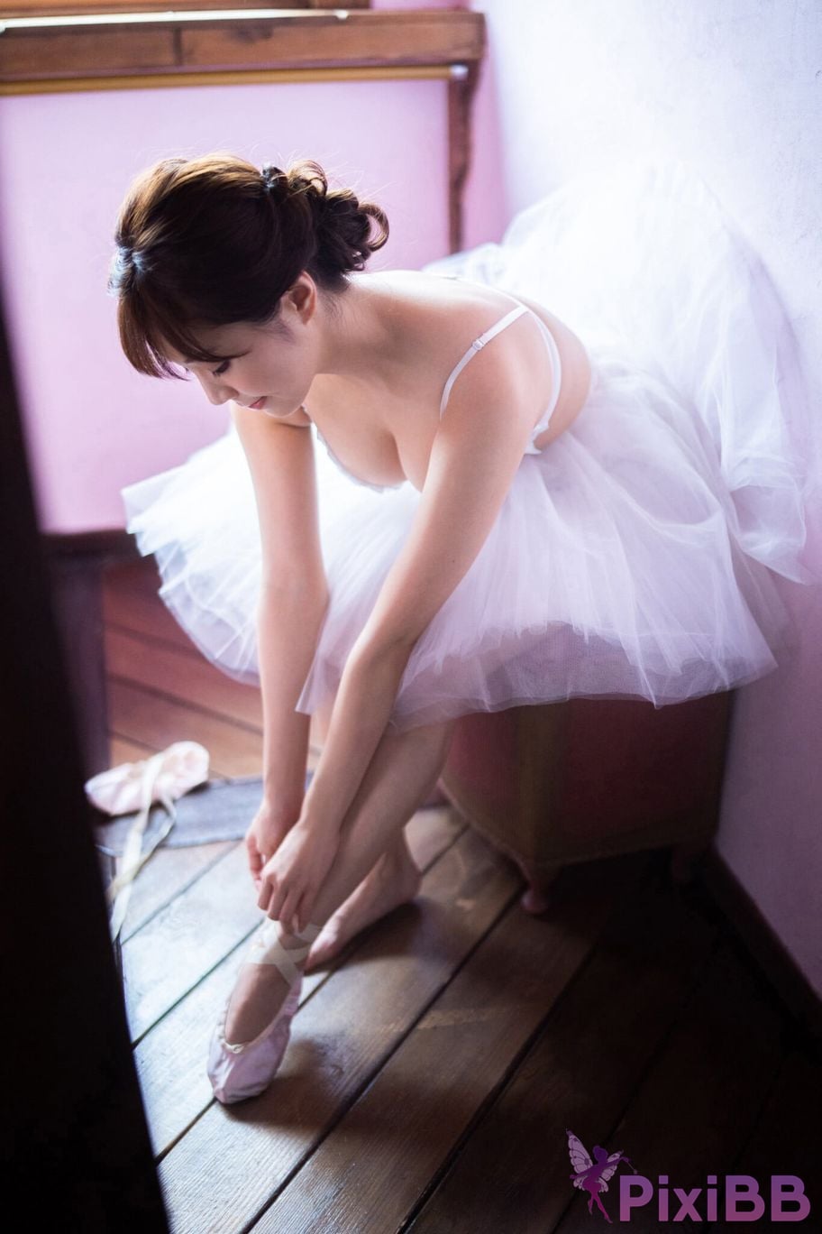 Japanese Idol Natsuki Kawamura classical ballet in a swimsuit Yanmaga digital photo book PixiBB.COM 018