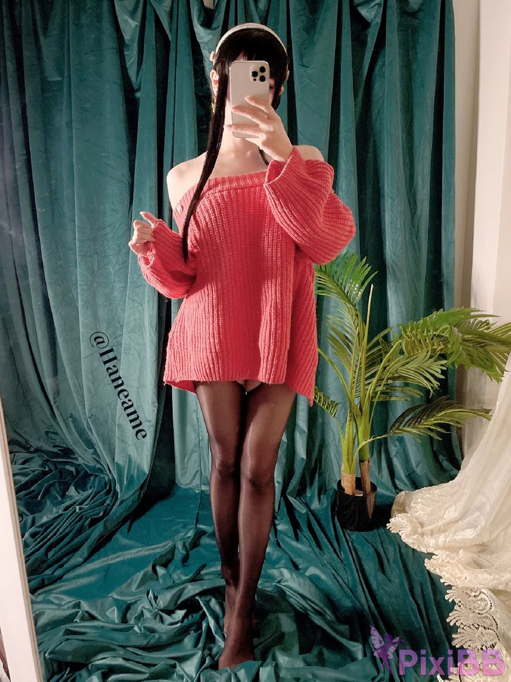 HAYorForgerRedSweater PixiBB.COM 20
