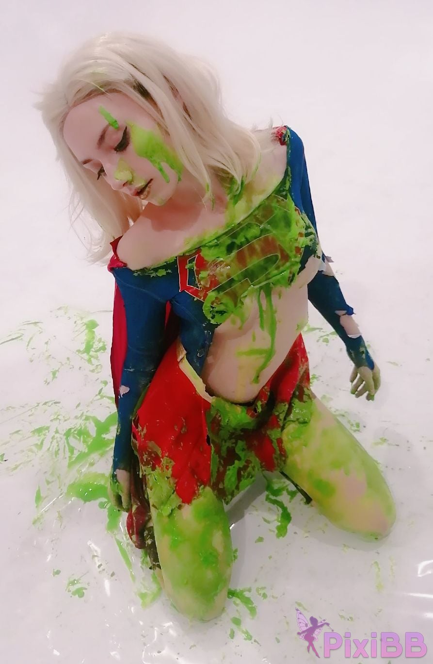 CarryKey Supergirl PixiBB.COM 2