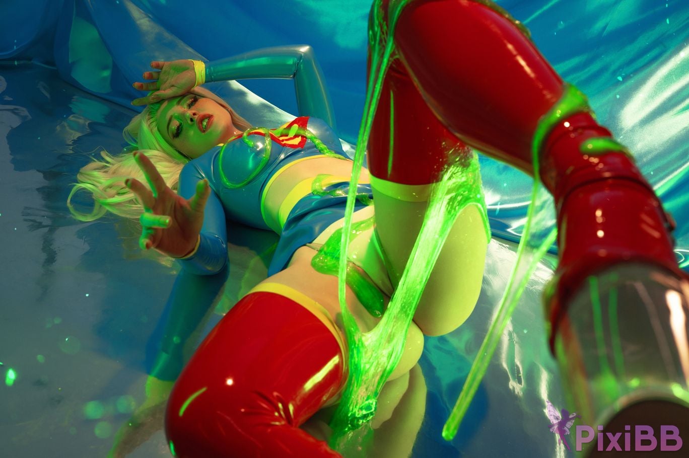 Lada Lyumos Supergirl PixiBB.COM 37