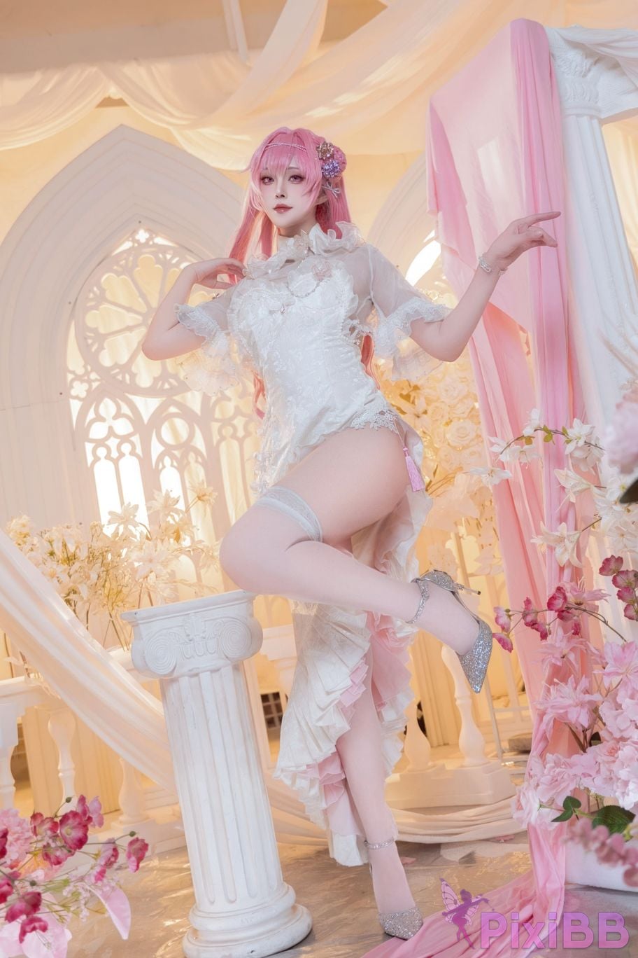 Cosplayer Natsuko Xia Xiazi NIKKE Dorothy cheongsam PixiBB.COM 001