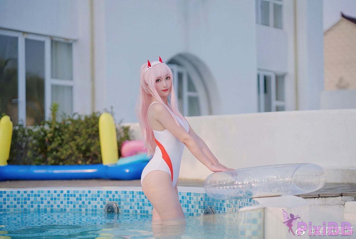 Cosplayer Its Su Qing swimsuit PixiBB.COM 002