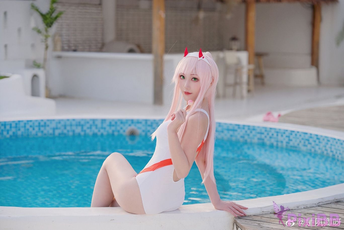 Cosplayer Its Su Qing swimsuit PixiBB.COM 003