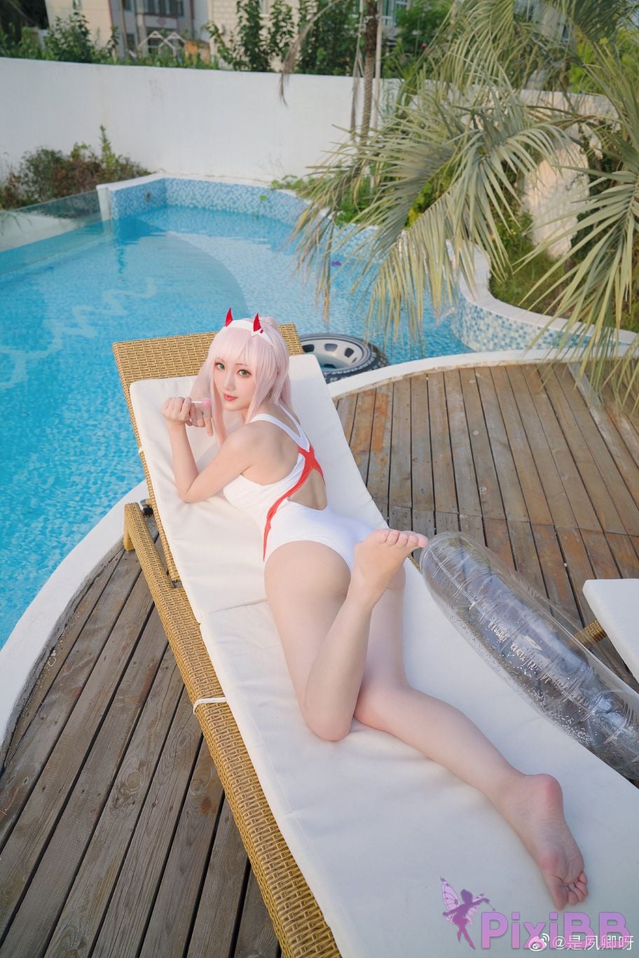 Cosplayer Its Su Qing swimsuit PixiBB.COM 004