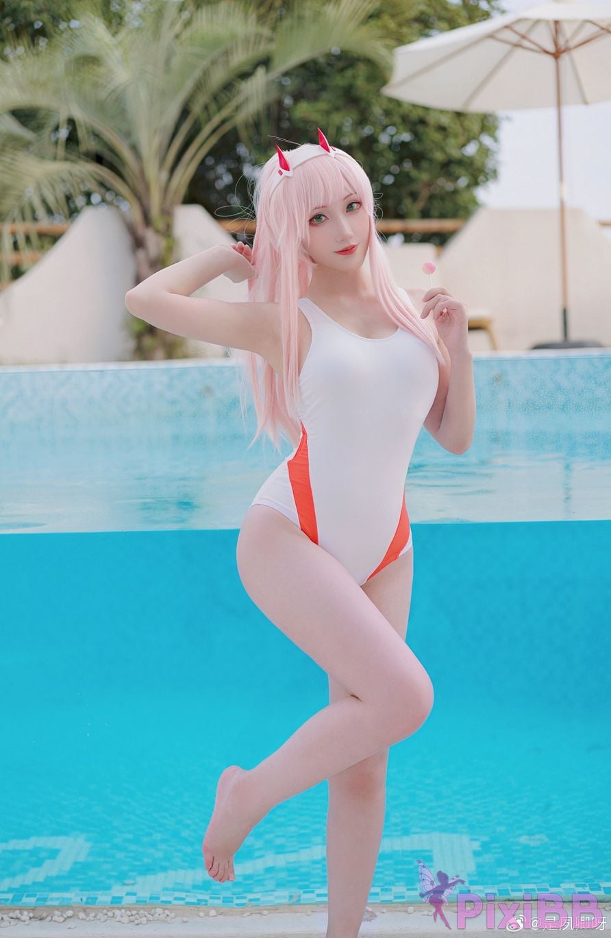 Cosplayer Its Su Qing swimsuit PixiBB.COM 007