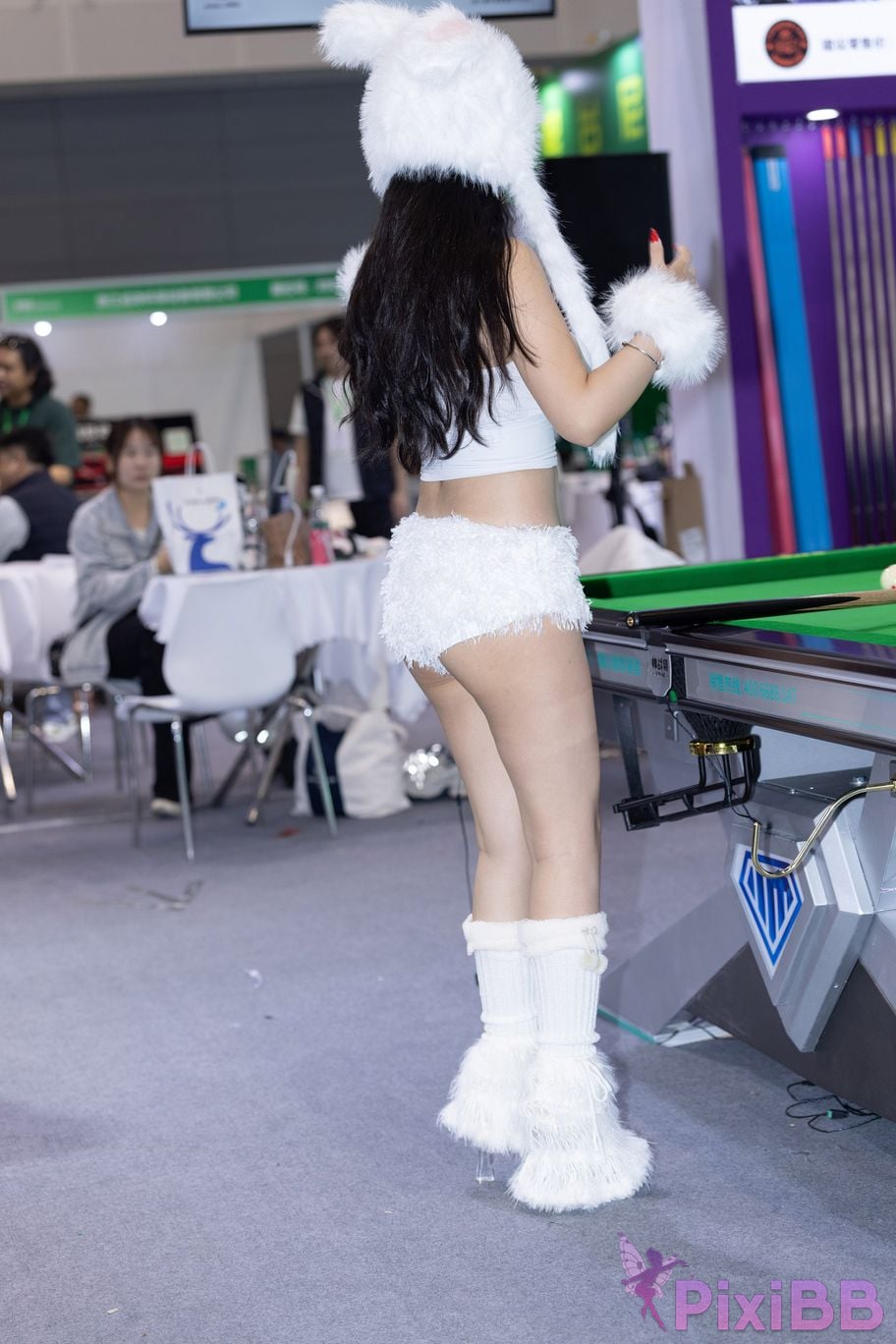 Featured Street Photography Works No.5671 White hot pants meaning PixiBB.COM 003