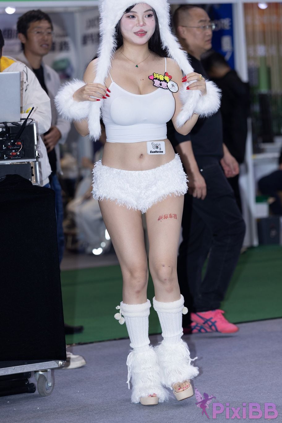 Featured Street Photography Works No.5671 White hot pants meaning PixiBB.COM 051
