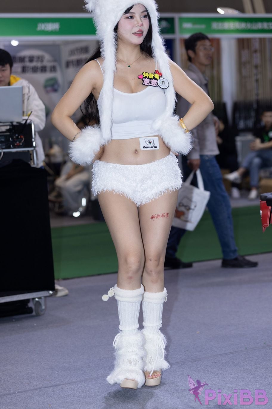 Featured Street Photography Works No.5671 White hot pants meaning PixiBB.COM 055