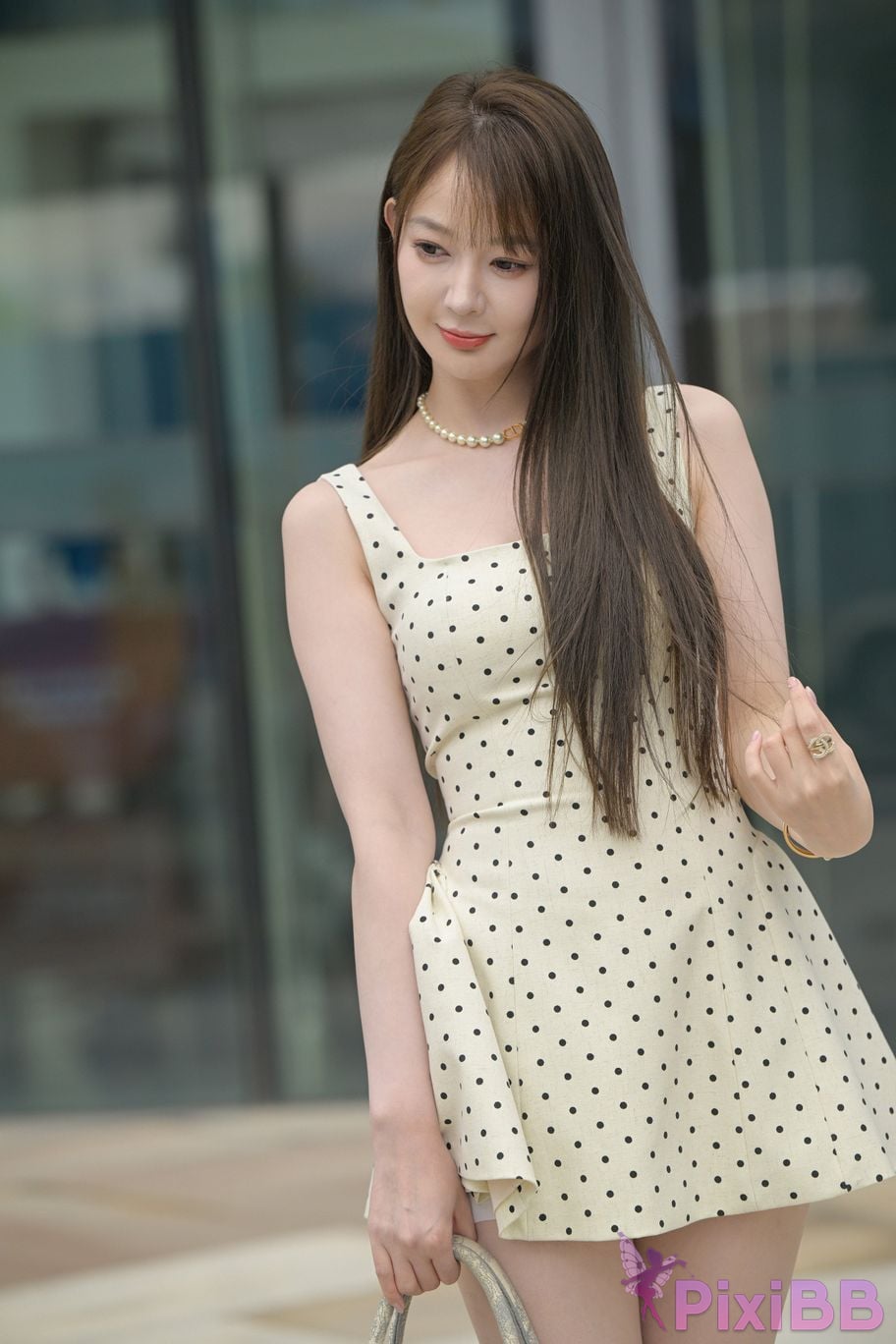 Featured Street Photography Works No.5679 Best friend with fair and tender legs PixiBB.COM 050