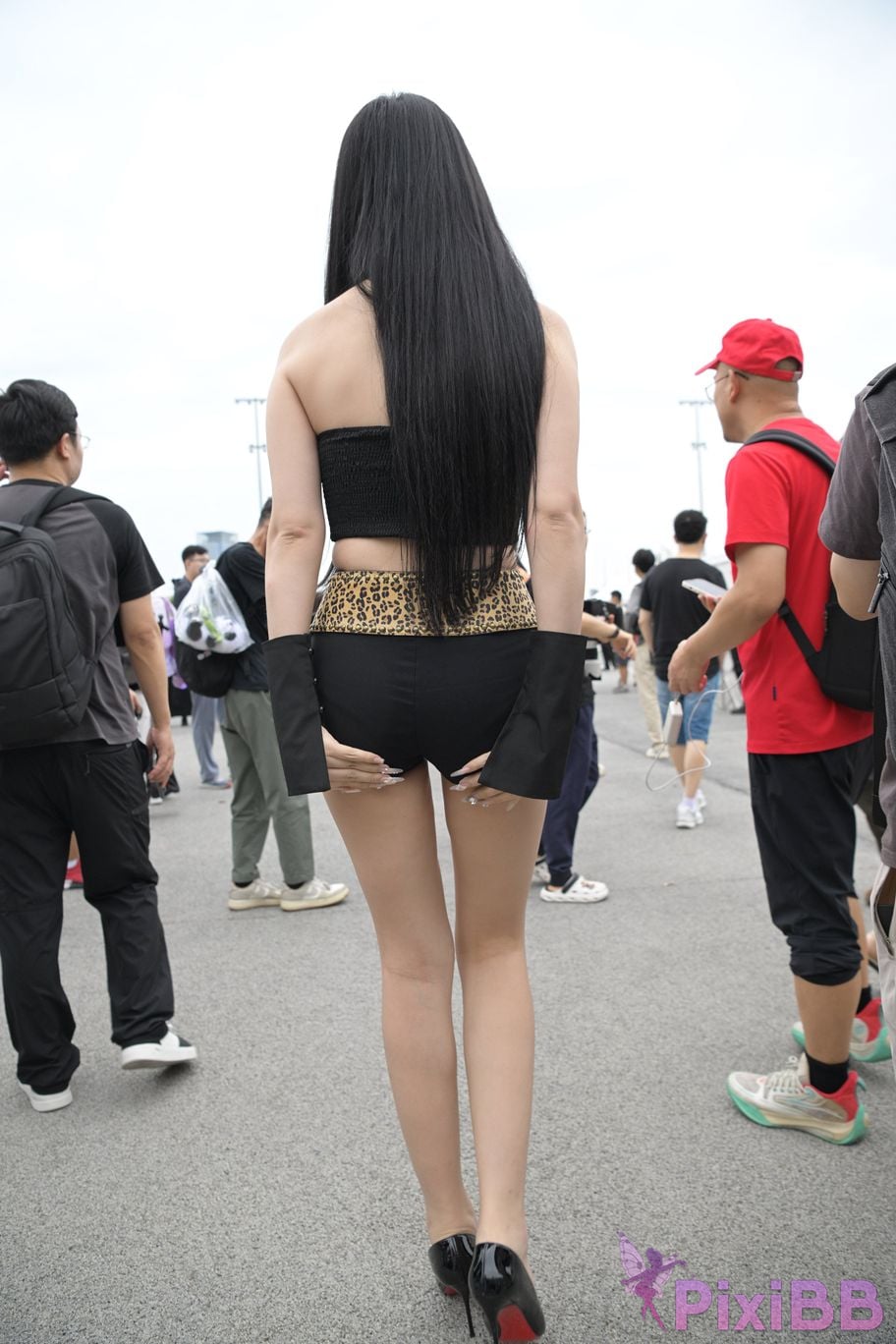 Featured Street Photography Works No.5680 Long legs leopard print PixiBB.COM 067