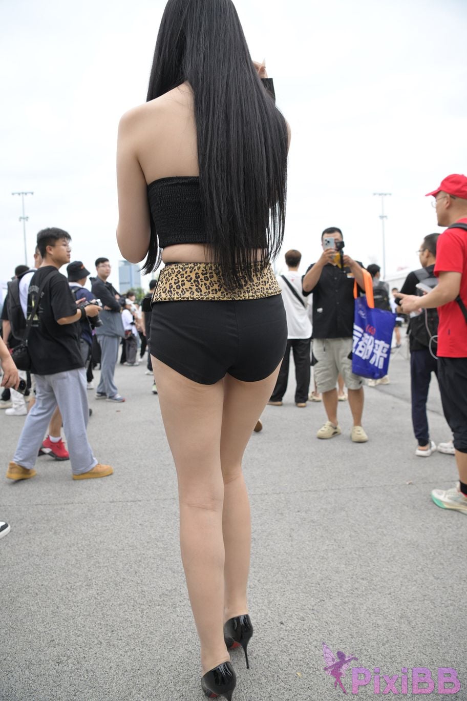 Featured Street Photography Works No.5680 Long legs leopard print PixiBB.COM 074