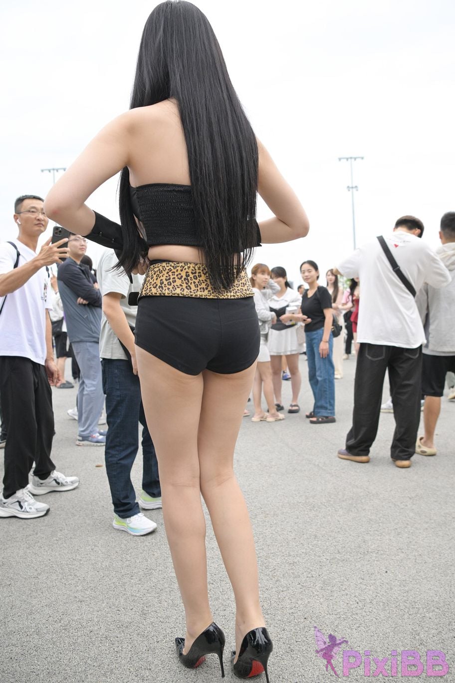 Featured Street Photography Works No.5680 Long legs leopard print PixiBB.COM 077