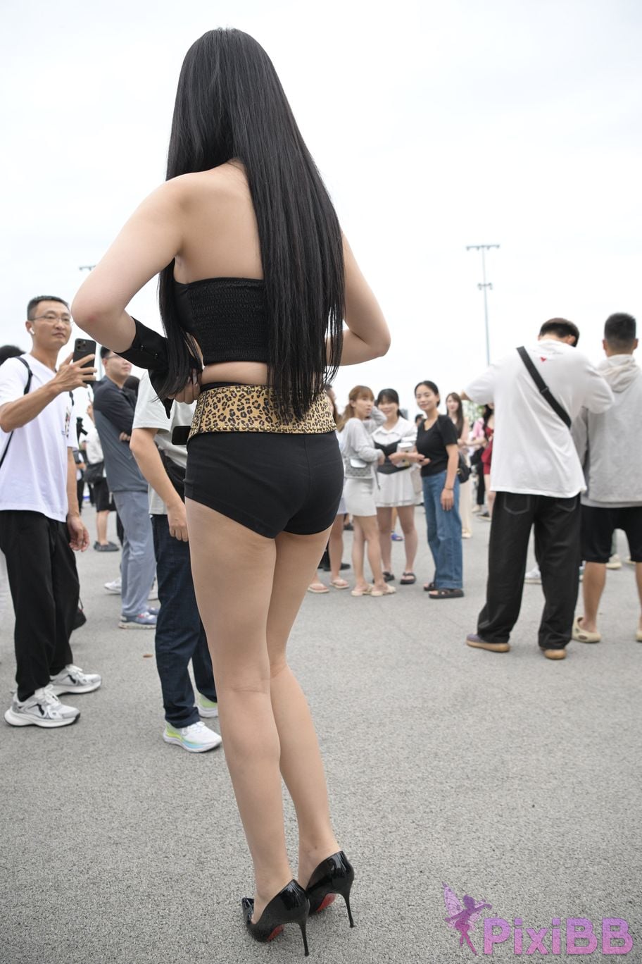 Featured Street Photography Works No.5680 Long legs leopard print PixiBB.COM 078