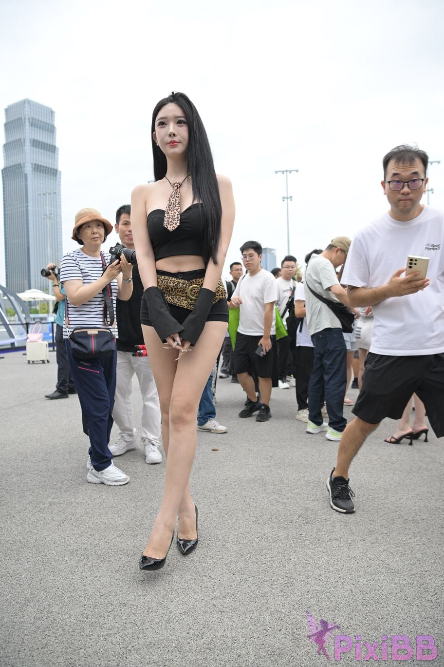 Featured Street Photography Works No.5680 Long legs leopard print PixiBB.COM 079