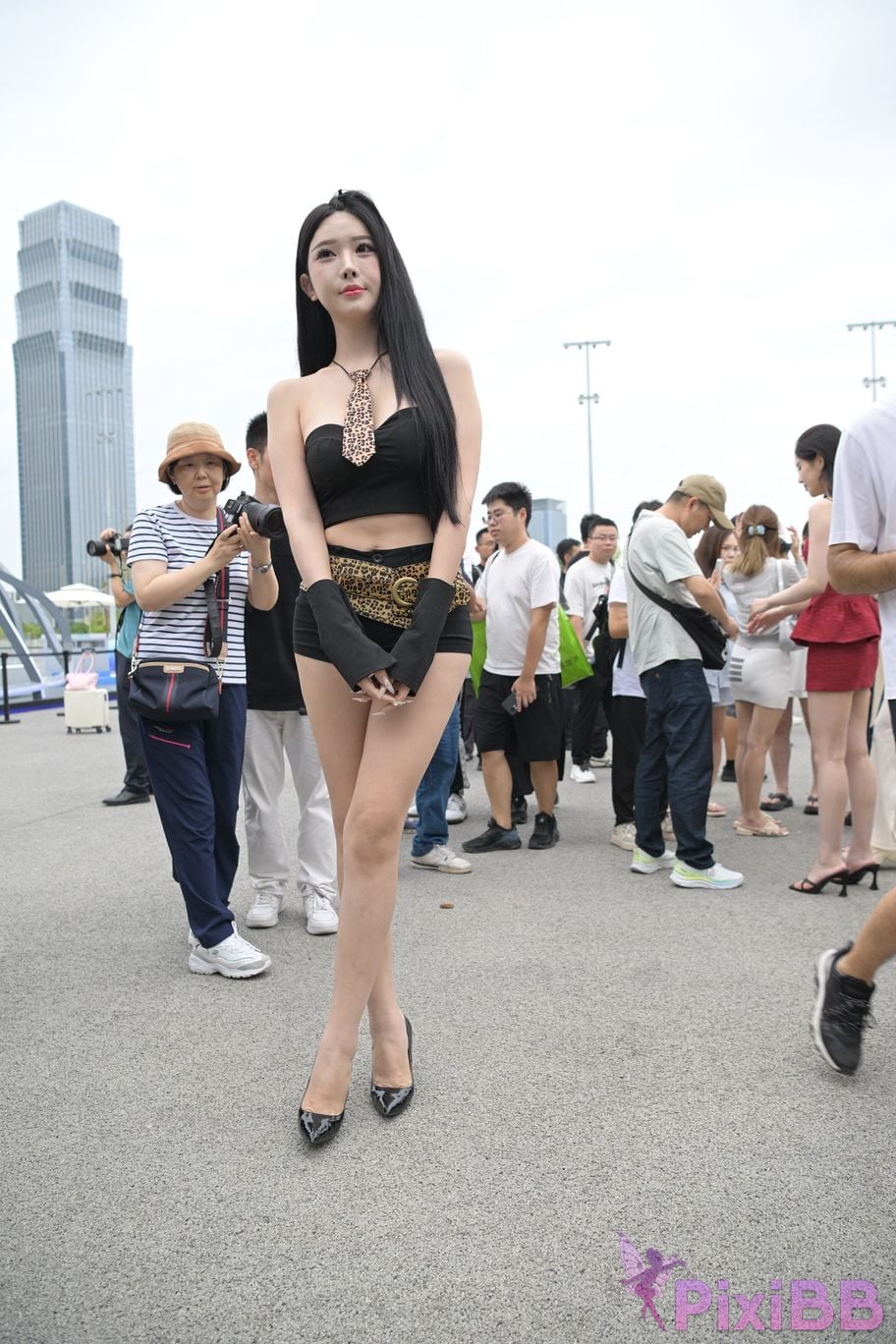 Featured Street Photography Works No.5680 Long legs leopard print PixiBB.COM 080