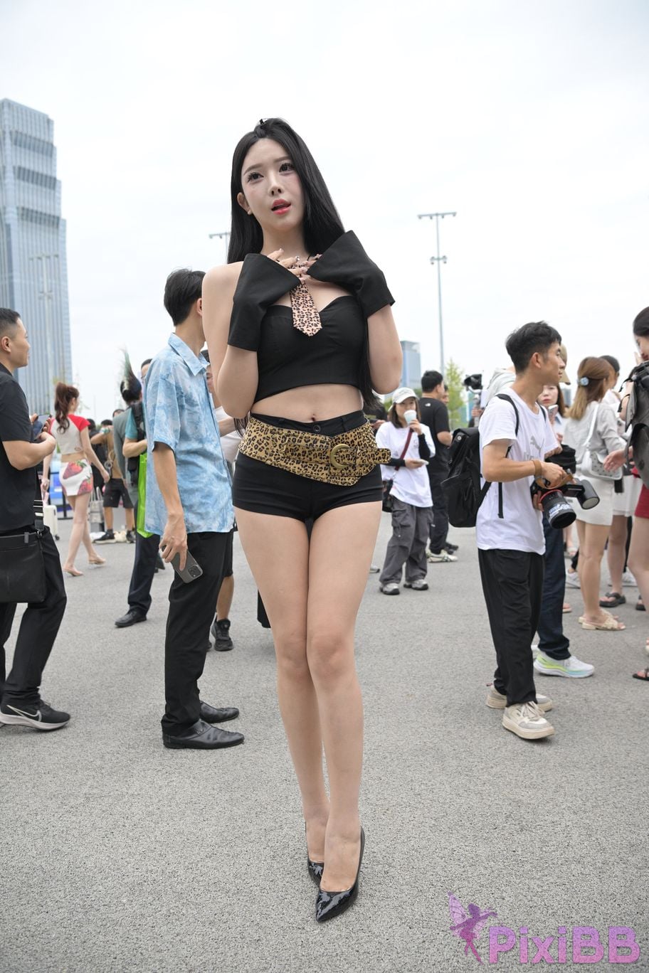 Featured Street Photography Works No.5680 Long legs leopard print PixiBB.COM 085