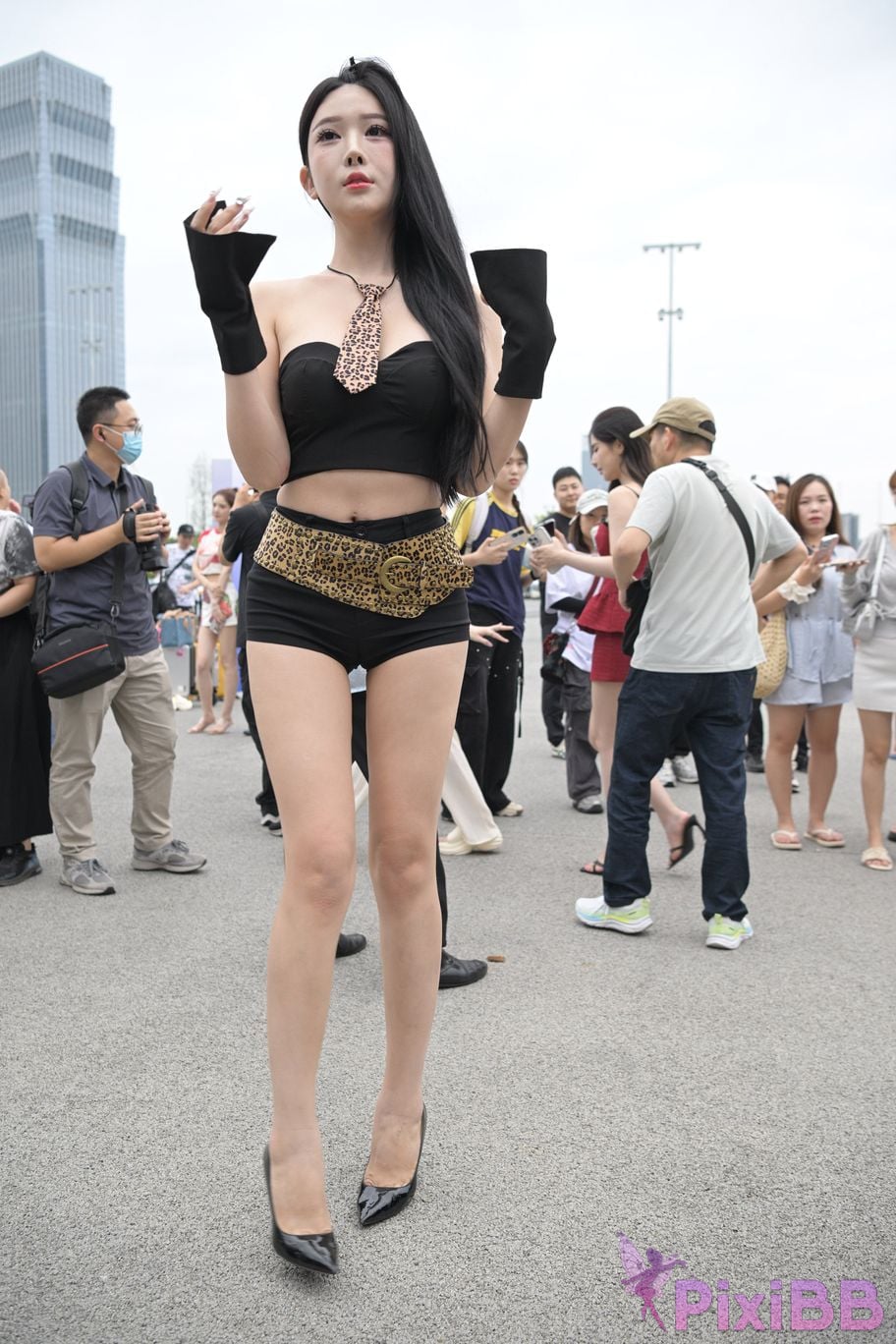 Featured Street Photography Works No.5680 Long legs leopard print PixiBB.COM 086