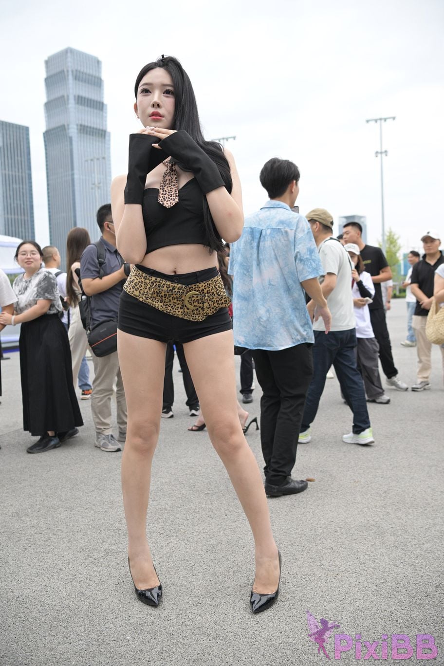 Featured Street Photography Works No.5680 Long legs leopard print PixiBB.COM 088
