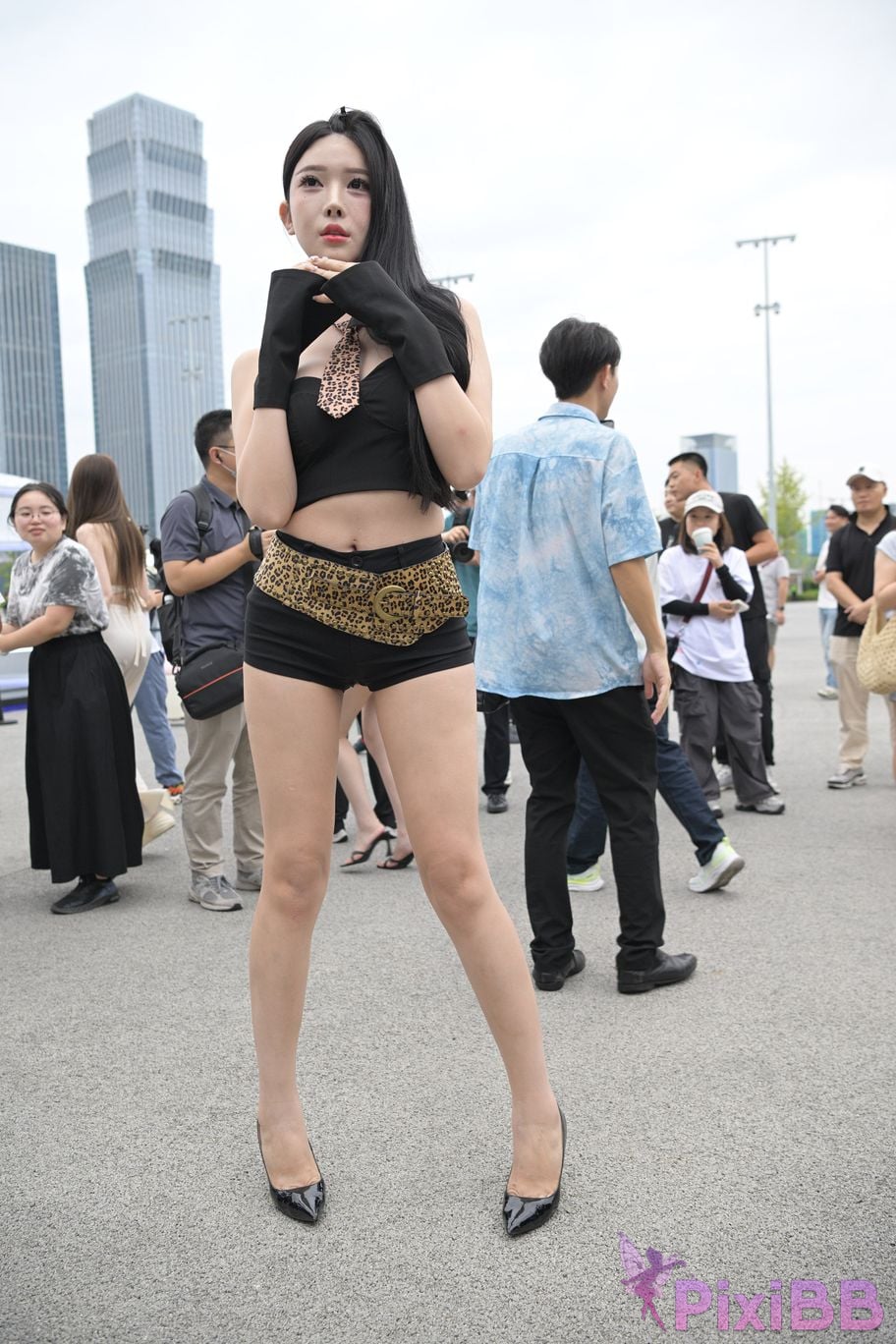 Featured Street Photography Works No.5680 Long legs leopard print PixiBB.COM 089