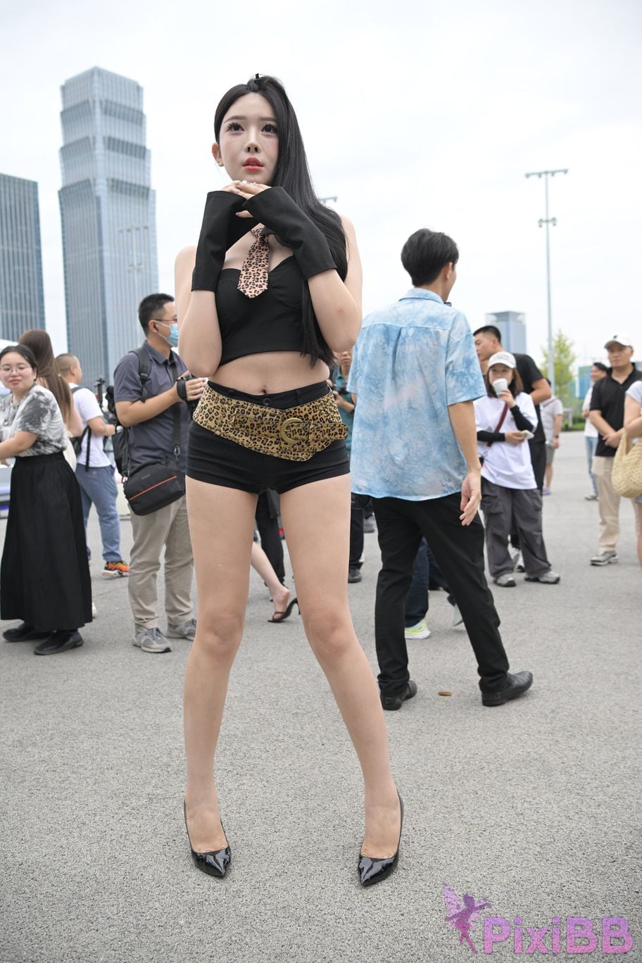 Featured Street Photography Works No.5680 Long legs leopard print PixiBB.COM 090