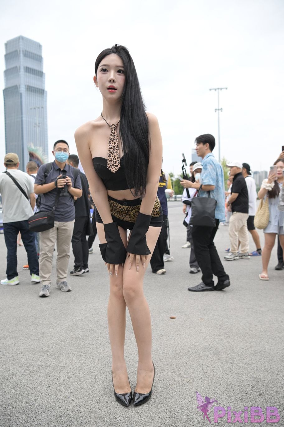 Featured Street Photography Works No.5680 Long legs leopard print PixiBB.COM 094