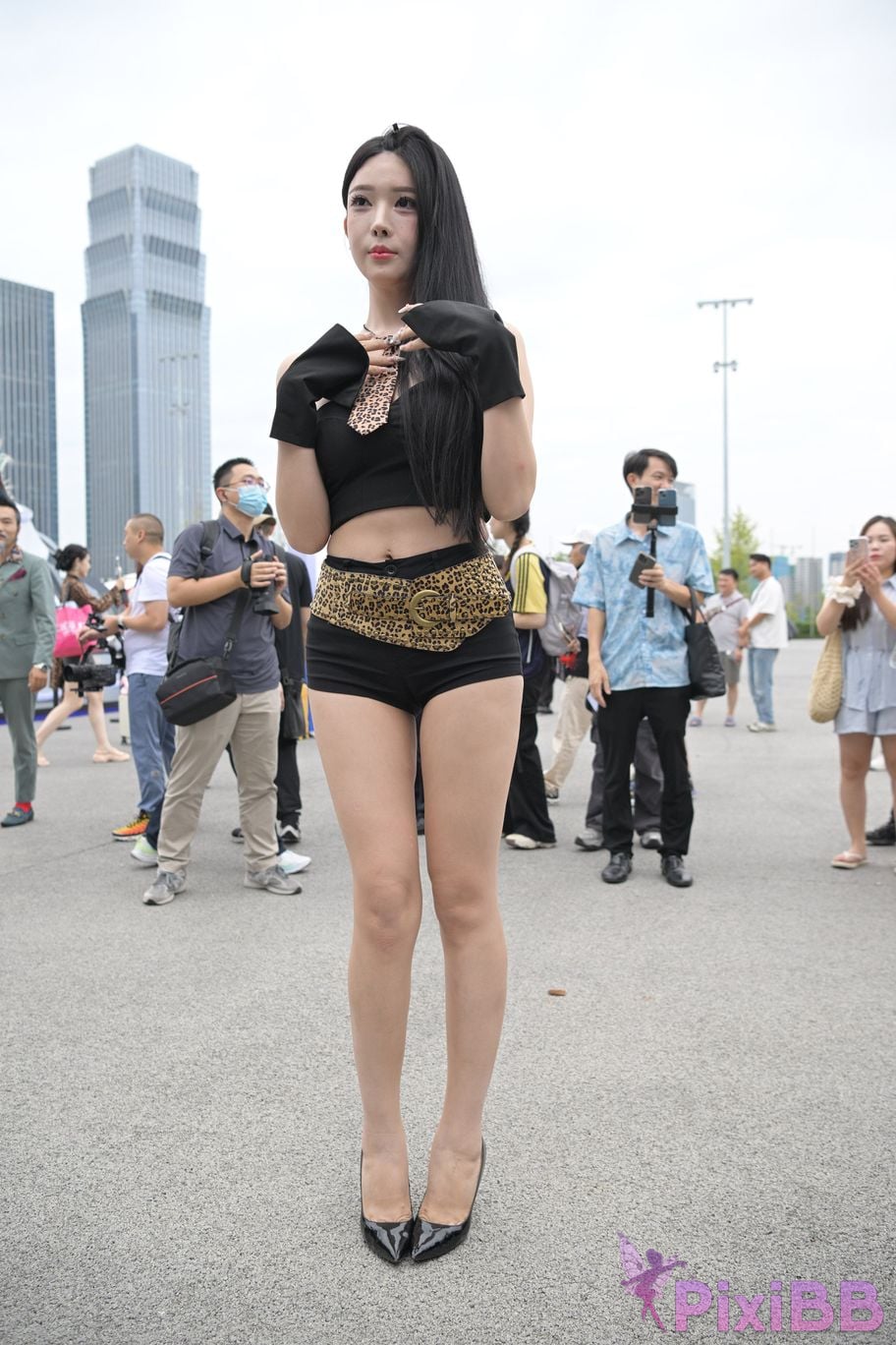 Featured Street Photography Works No.5680 Long legs leopard print PixiBB.COM 096