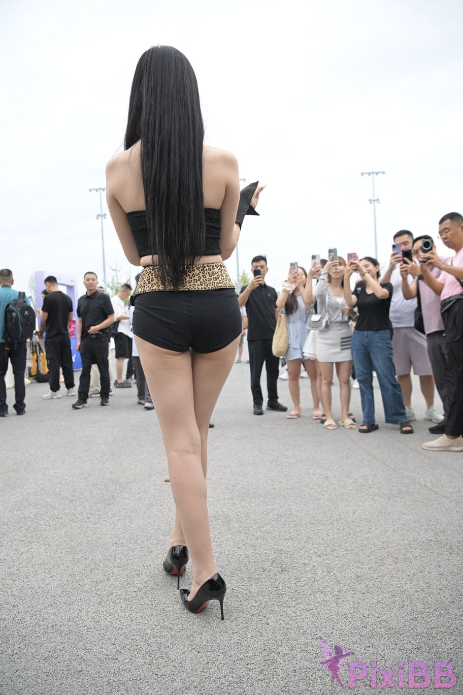 Featured Street Photography Works No.5680 Long legs leopard print PixiBB.COM 103