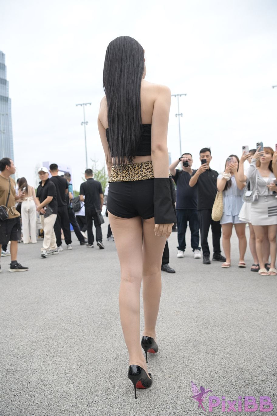 Featured Street Photography Works No.5680 Long legs leopard print PixiBB.COM 110