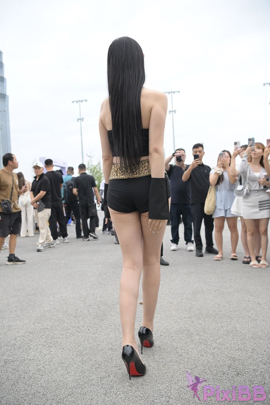Featured Street Photography Works No.5680 Long legs leopard print PixiBB.COM 111