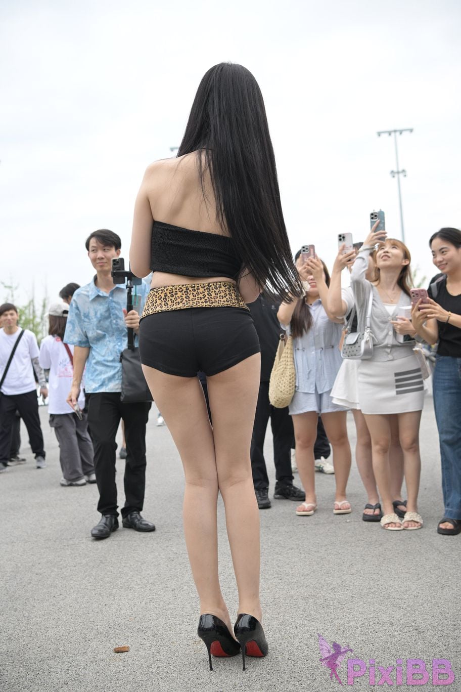 Featured Street Photography Works No.5680 Long legs leopard print PixiBB.COM 115