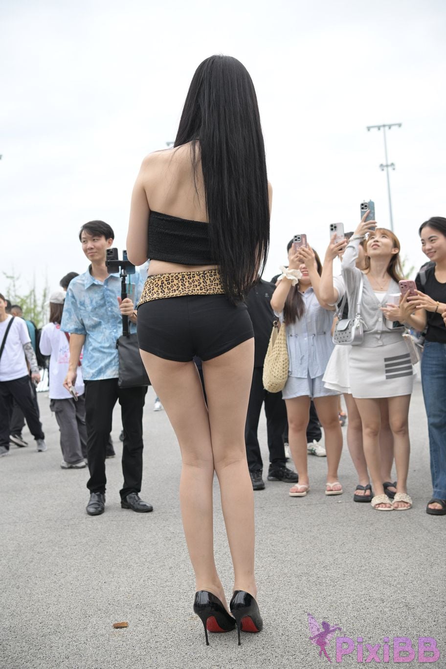 Featured Street Photography Works No.5680 Long legs leopard print PixiBB.COM 116