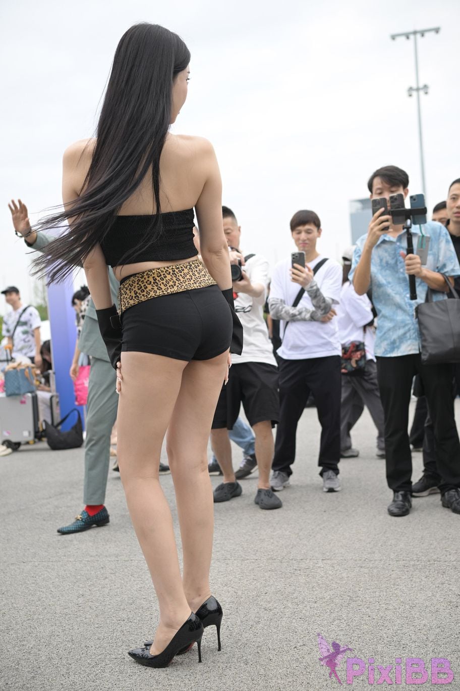 Featured Street Photography Works No.5680 Long legs leopard print PixiBB.COM 125
