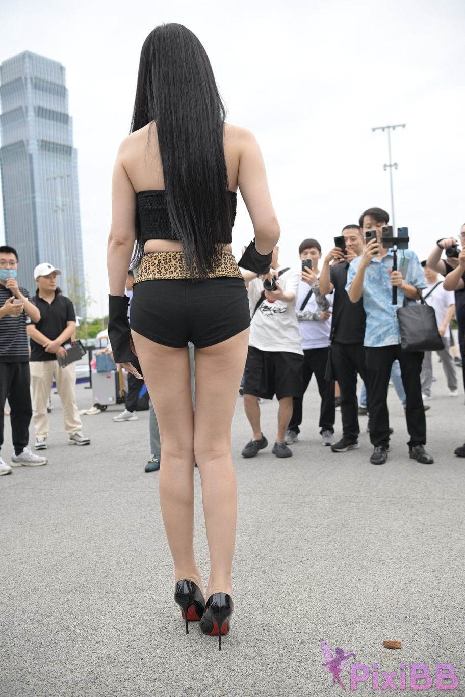 Featured Street Photography Works No.5680 Long legs leopard print PixiBB.COM 130