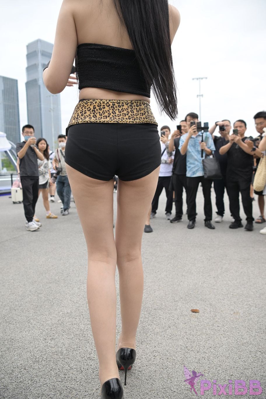 Featured Street Photography Works No.5680 Long legs leopard print PixiBB.COM 134