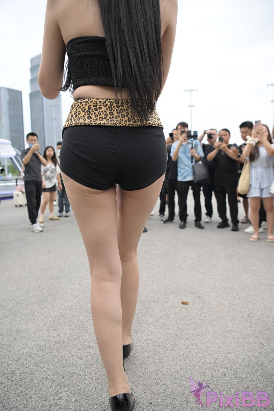 Featured Street Photography Works No.5680 Long legs leopard print PixiBB.COM 136
