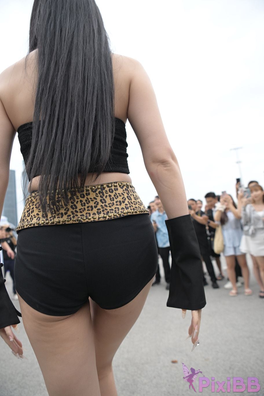 Featured Street Photography Works No.5680 Long legs leopard print PixiBB.COM 139