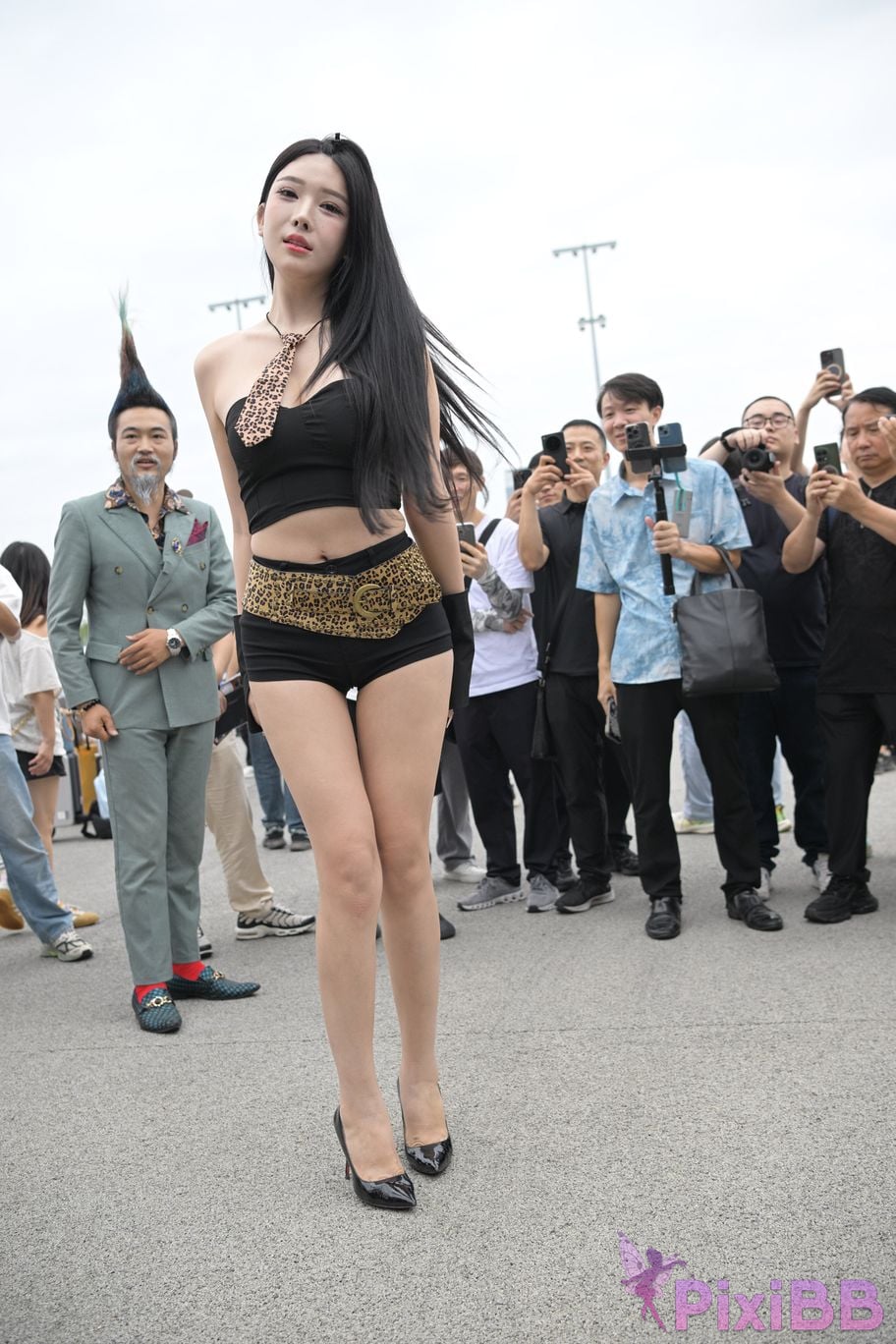 Featured Street Photography Works No.5680 Long legs leopard print PixiBB.COM 144