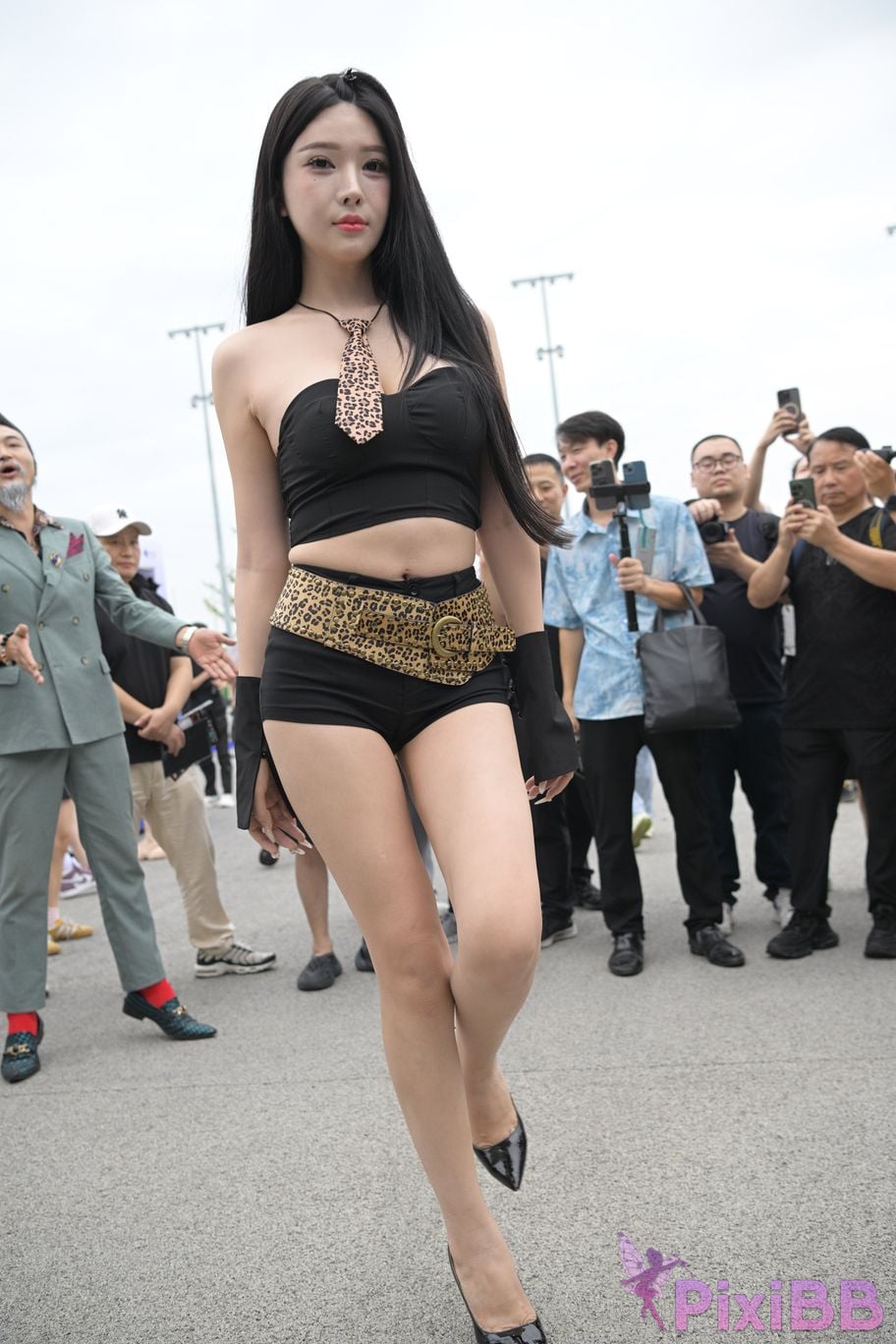 Featured Street Photography Works No.5680 Long legs leopard print PixiBB.COM 148