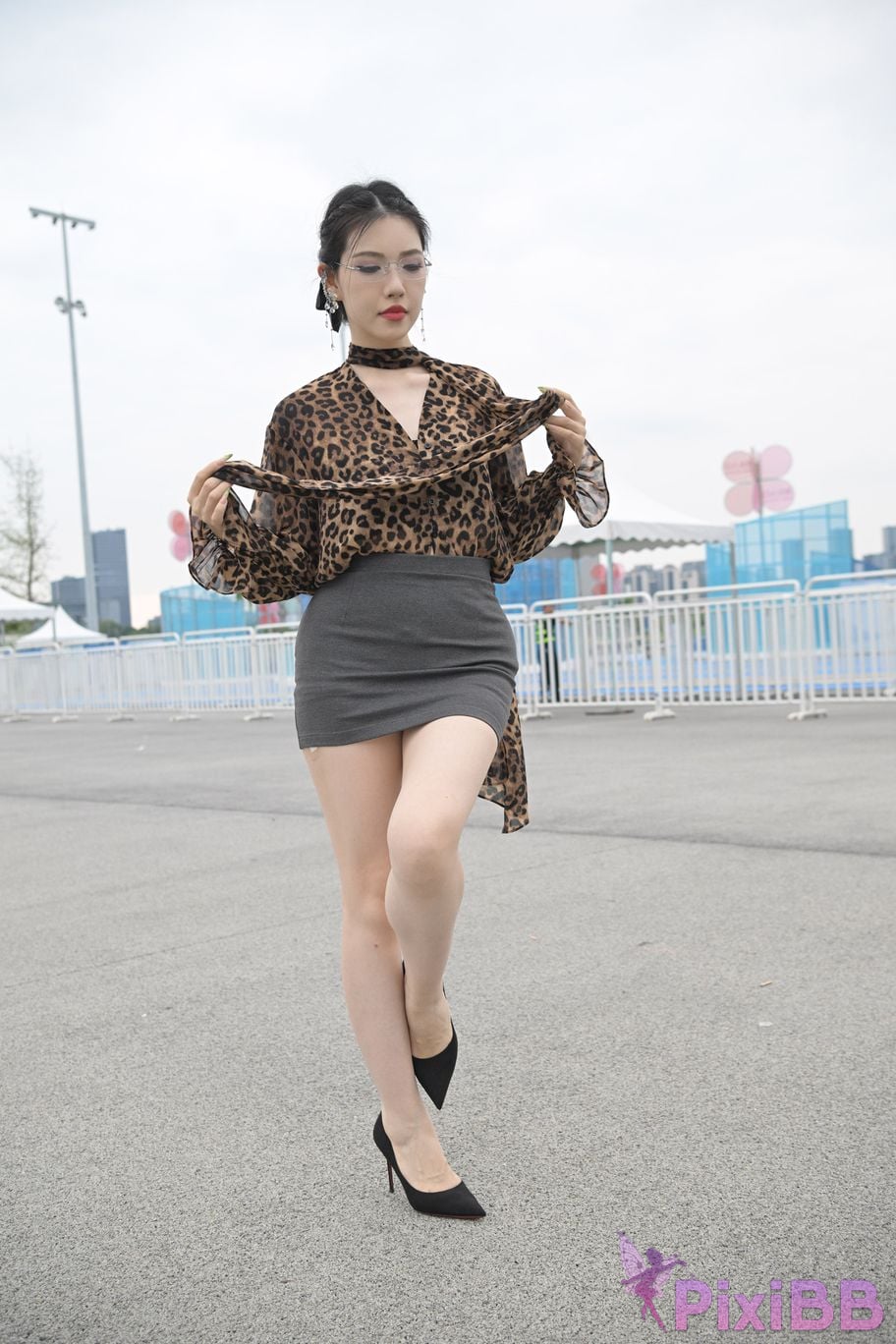 Featured Street Photography Works No.5680 Long legs leopard print PixiBB.COM 169