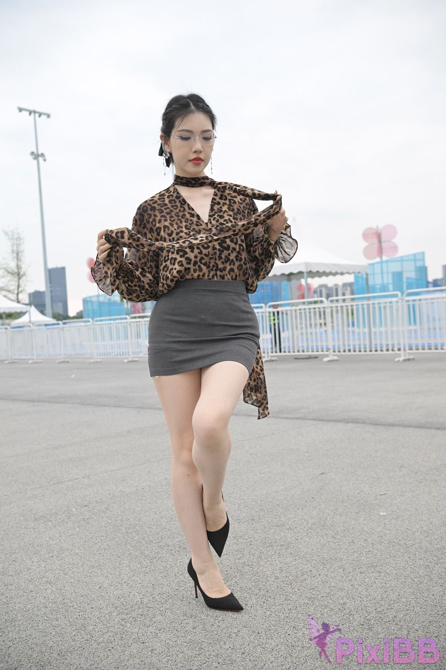 Featured Street Photography Works No.5680 Long legs leopard print PixiBB.COM 170